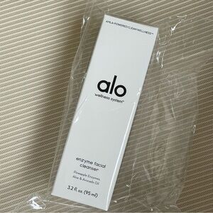 NEW Alo Yoga Enzyme facial cleanser
